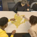 RAVENSBURGER Tvarové puzzle Pokémon Pikachu 727 dílků