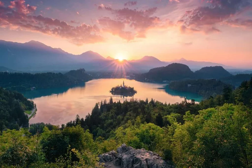 RAVENSBURGER Puzzle Bledské jezero, Slovinsko 3000 dílků