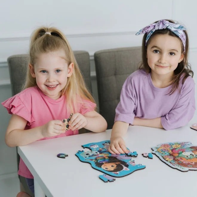 TREFL Dřevěné obrysové puzzle Gábinin kouzelný domek: Veselá Gábinka 50 dílků