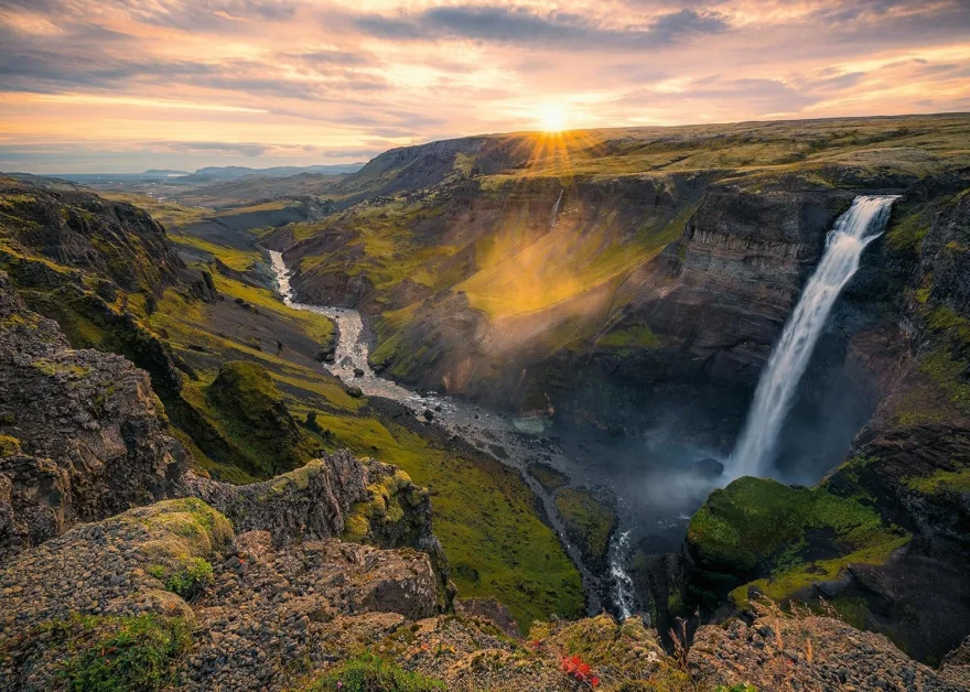 Puzzle Ravensburger 1000 dílků Místa ve Skandinávii: Vodopád Haifoss, Island