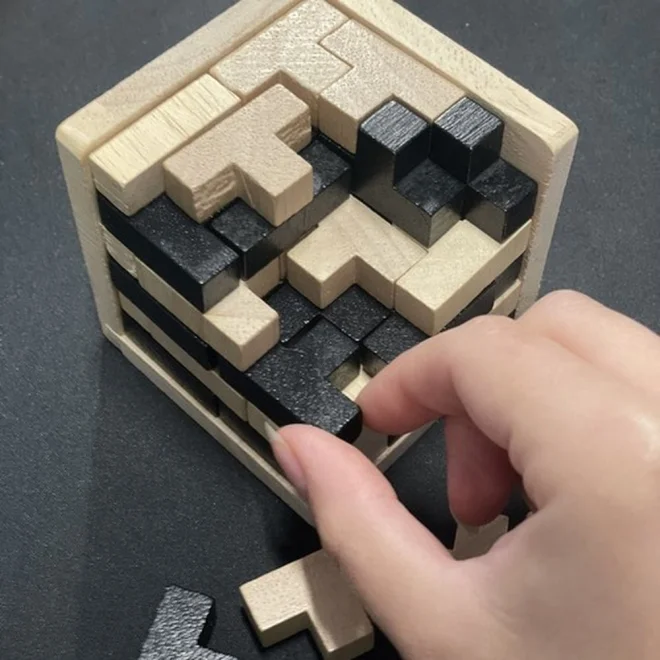 Dřevěný hlavolam KRUZZEL  3D kostka s T bloky
