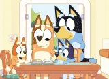 Oboustranné puzzle pro děti Lisciani Plus 24 dílků Bluey: Prohlížení fotoalba (s omalovánkou)